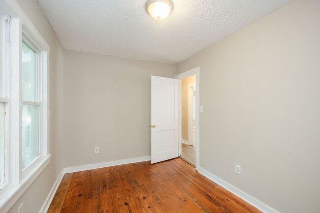 Building Photo - 220 N 15th St