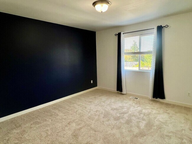 Building Photo - Bothell Home
