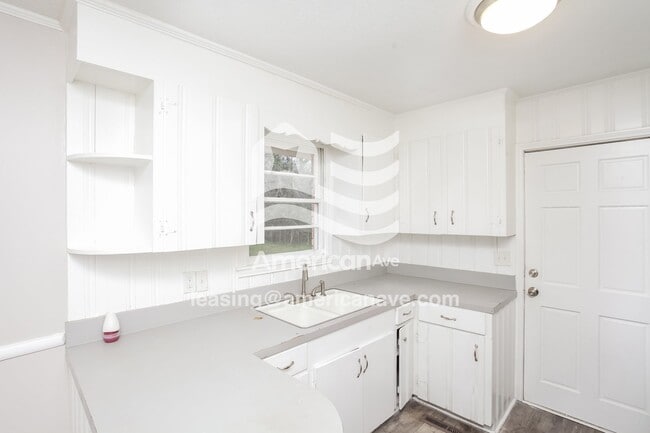 Building Photo - 890 Griffin St