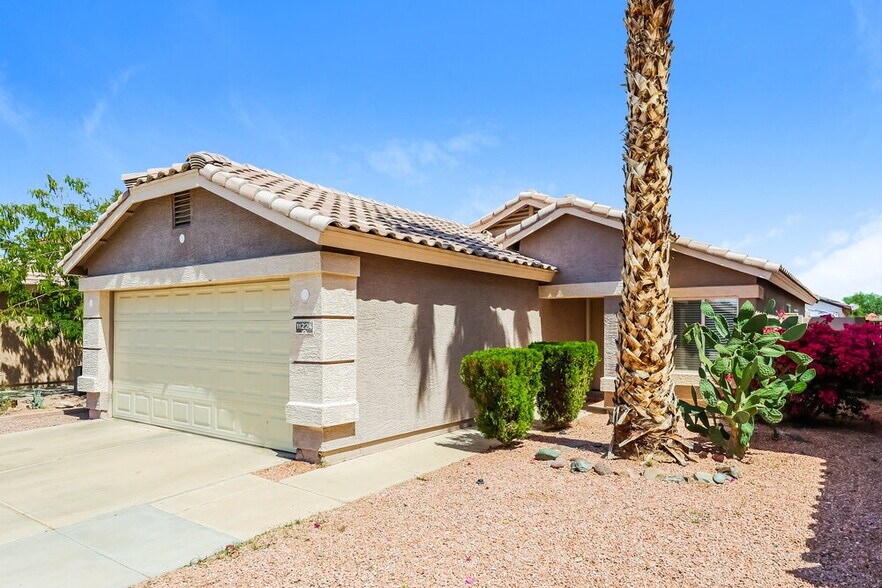 Building Photo - 11224 W Glenrosa Ave