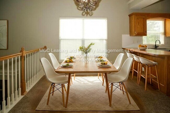 Building Photo - Kick Off the New Year with a Move-In Ready Gem in Oak Ridge Meadows in Lee's Summit!