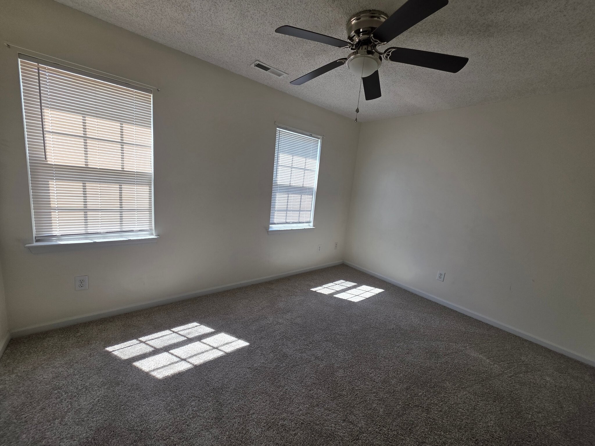 Building Photo - 106 Spring Meadow Cir