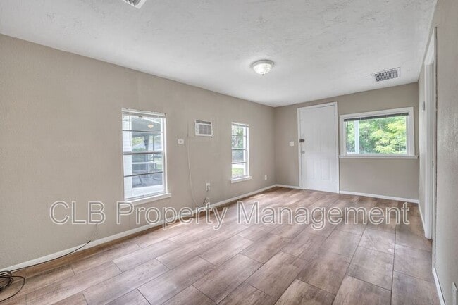 Building Photo - 735 Marion St