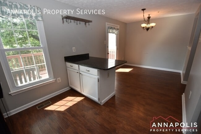 Building Photo - 806 Lilac Ct