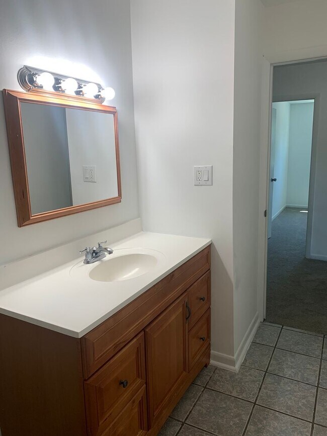 Building Photo - 2 Story, 3 bedroom, 1.5 bath Townhome in Glen Burnie
