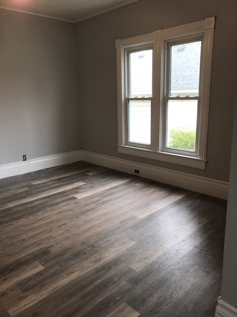 Building Photo - 1613 Lapeer Ave