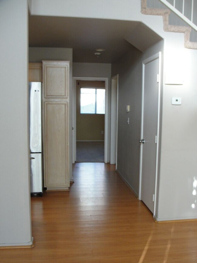 Building Photo - 5258 Steinbrenner Ln