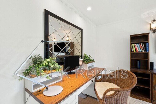 Building Photo - 74939 Vía Lago