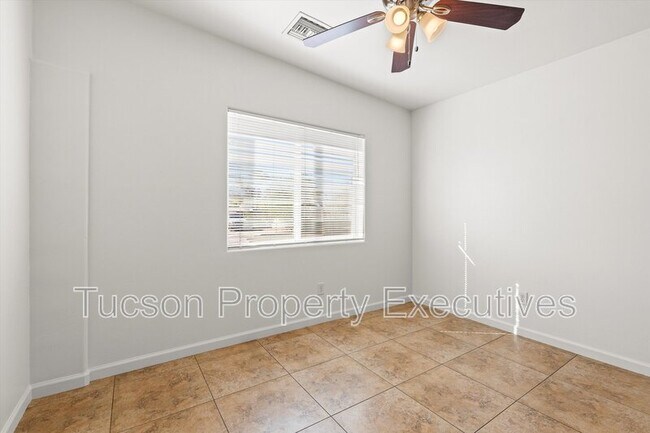 Building Photo - 227 E Waverly St