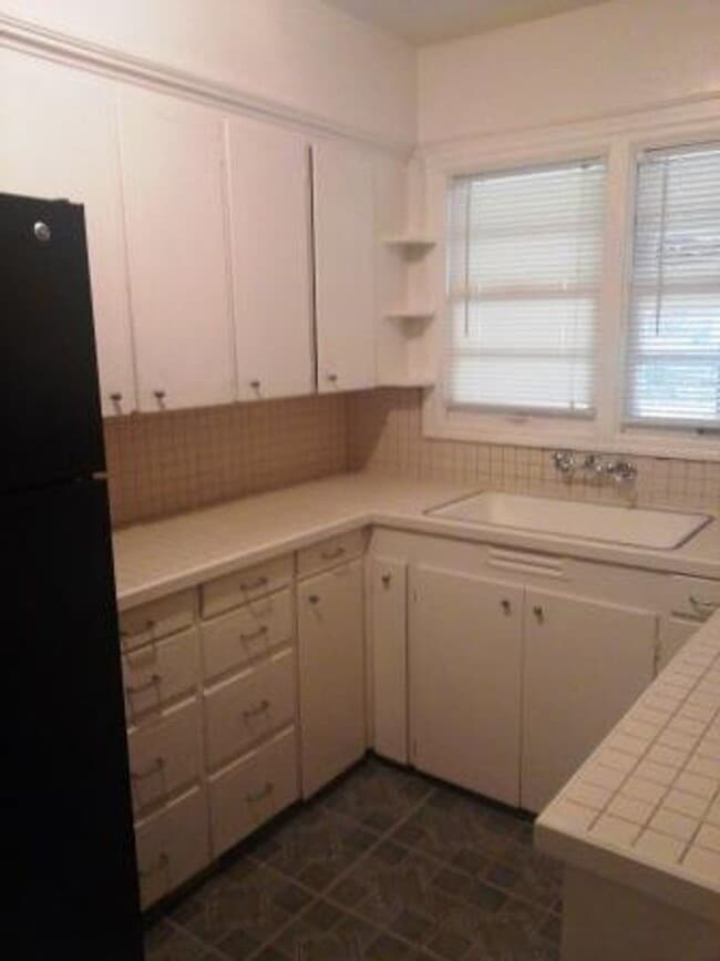 Building Photo - Clean, Spacious, and Rent Ready 2 bedroom ...