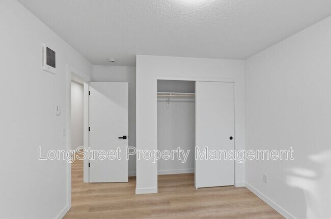 Building Photo - 816 S 19th St