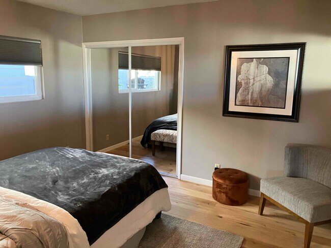 Building Photo - 705 Center Ct