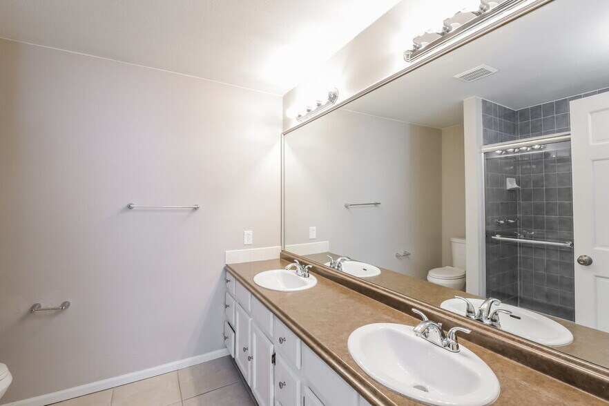 Building Photo - 4494 S Bahama Way