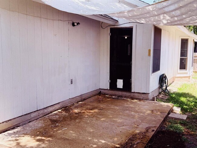 Building Photo - 12314 Thompkins Dr
