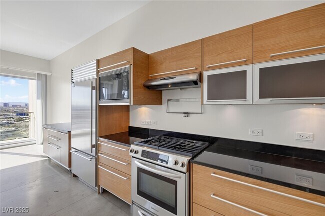 Building Photo - 200 Hoover Ave