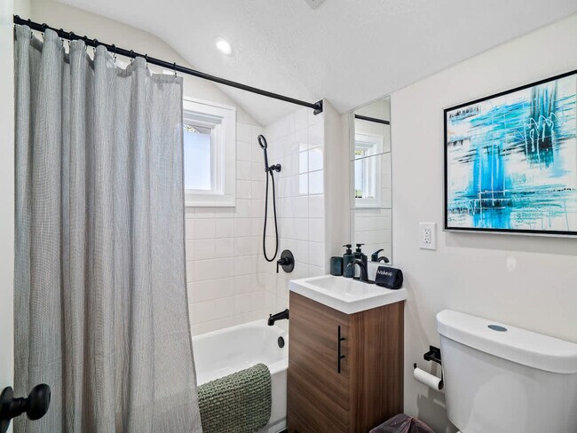 Building Photo - 18031 Larchwood Ave