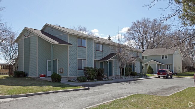Building Photo - 518-600 S Fillmore St