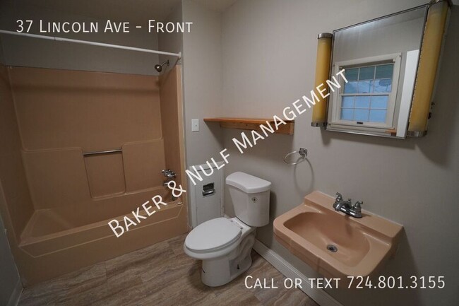 Building Photo - Cozy 2-bedroom, 2-bathroom apartment avail...