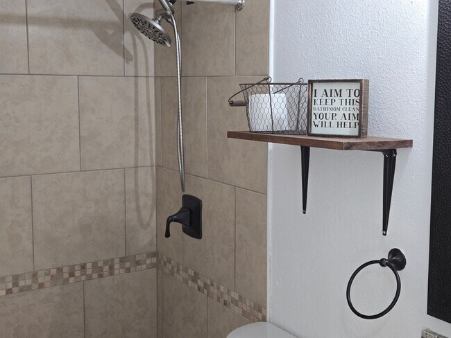 Building Photo - Beautful Home