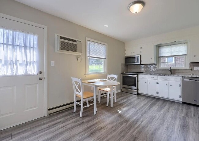 Building Photo - 131 Highview Dr