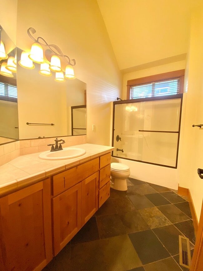 Building Photo - 2564 NW Shields Dr