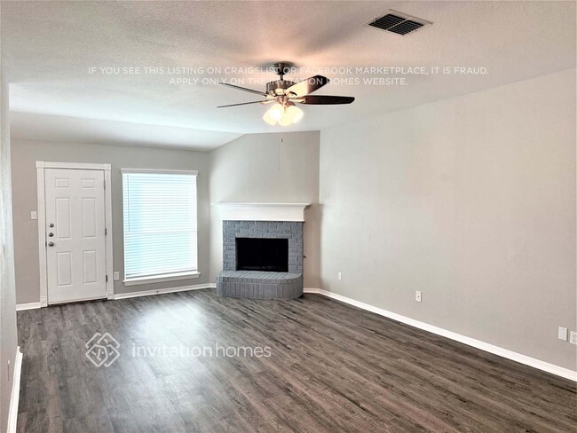 Building Photo - 1044 Springhill Dr