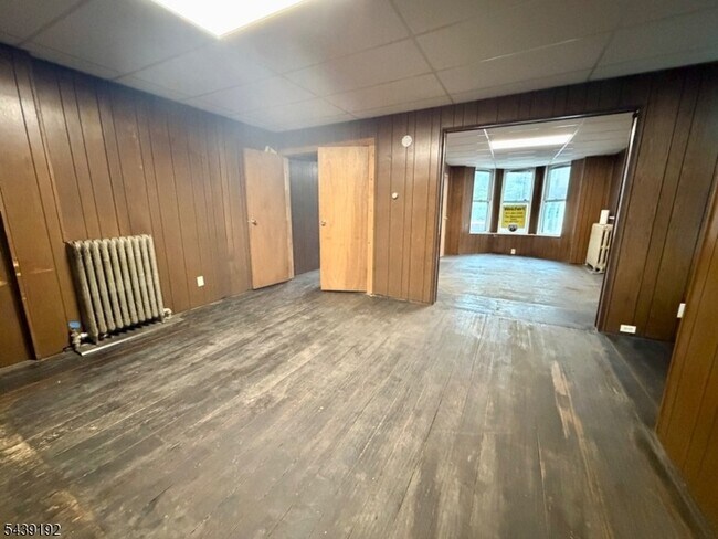 Building Photo - 507 S Main St