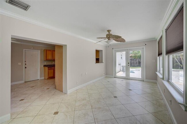 Building Photo - 110 Seminole Ln