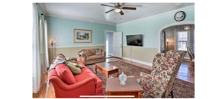 Building Photo - 322 College St