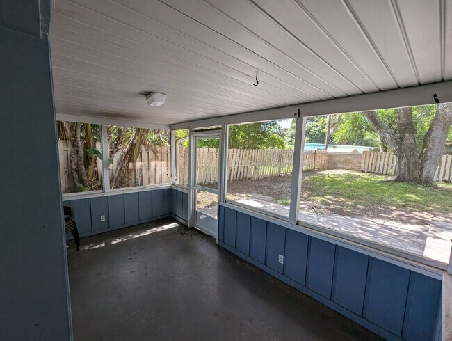 Building Photo - Anastasia Island 2 story home on Corner Lot!