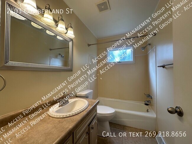 Building Photo - Large Westwood Kalamazoo home for rent!  4...