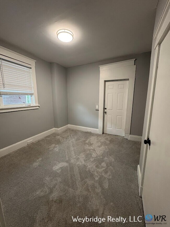 Building Photo - 923 Rogers Pl