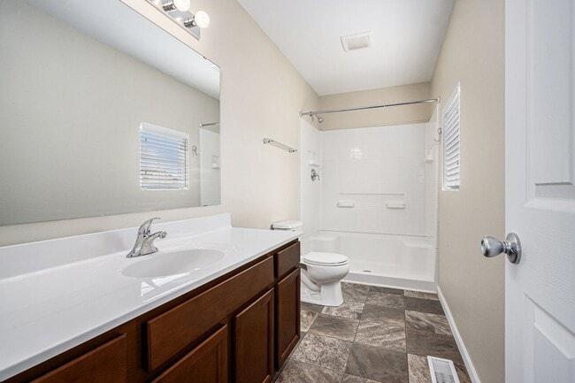 Building Photo - Newer 4 Bedroom for Lease