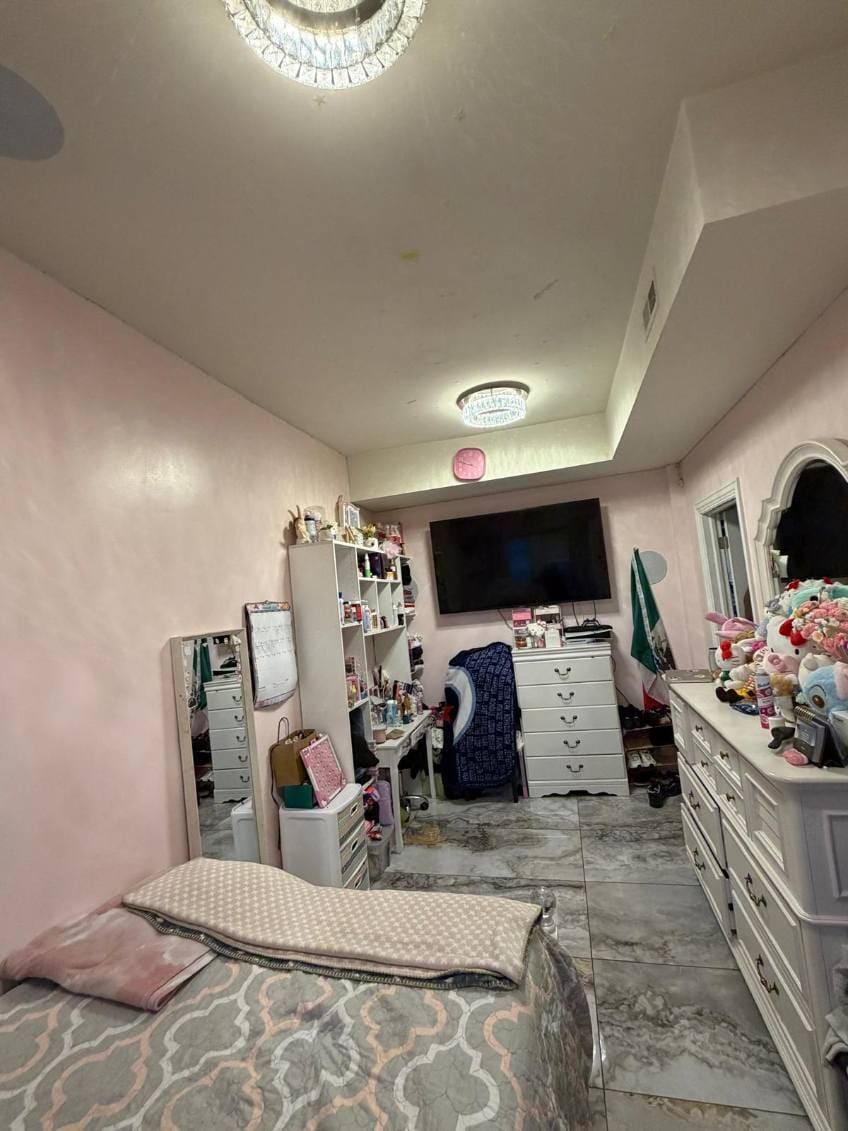 Building Photo - 6712 N Clark St