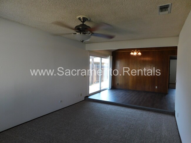 Building Photo - Orangevale 2bd/1ba Duplex with Garage