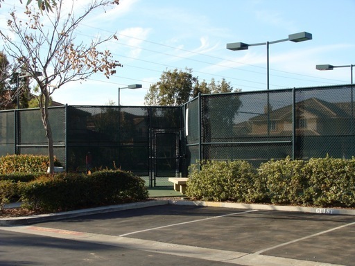 Building Photo - Centrally Located Townhome w/ 2 Car Garage...