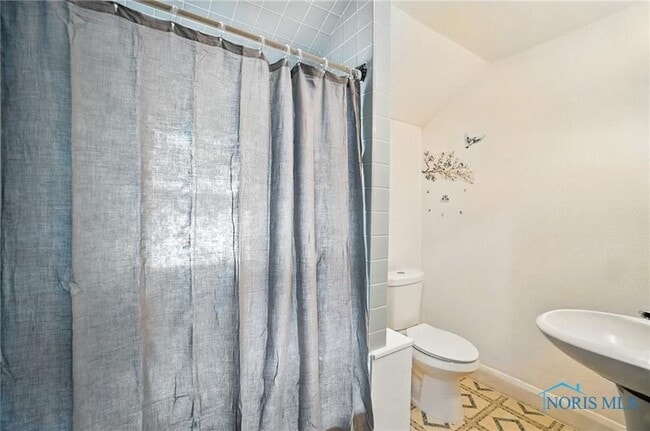 Building Photo - 3725 Leybourn Ave