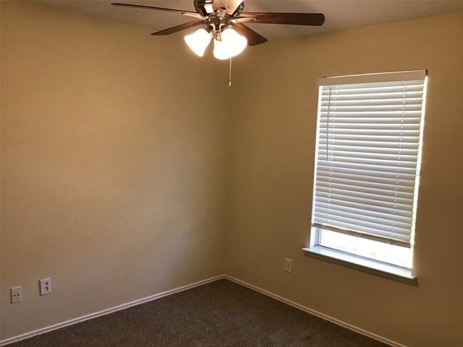 Building Photo - 11802 Sunny Stream Dr