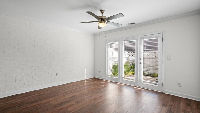 Building Photo - 1224 Green Oaks Ln