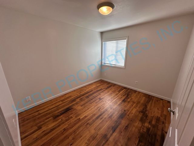 Building Photo - Charming 3-Bed Retreat in Milwaukie - Cozy 923 Sq Ft Haven!