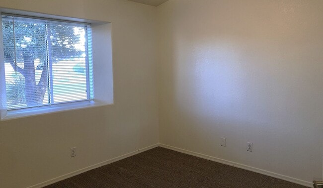 Building Photo - 3+2 Stylish and comfortable place to call home!