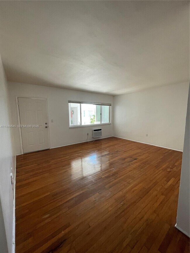 Building Photo - 1840 S Treasure Dr