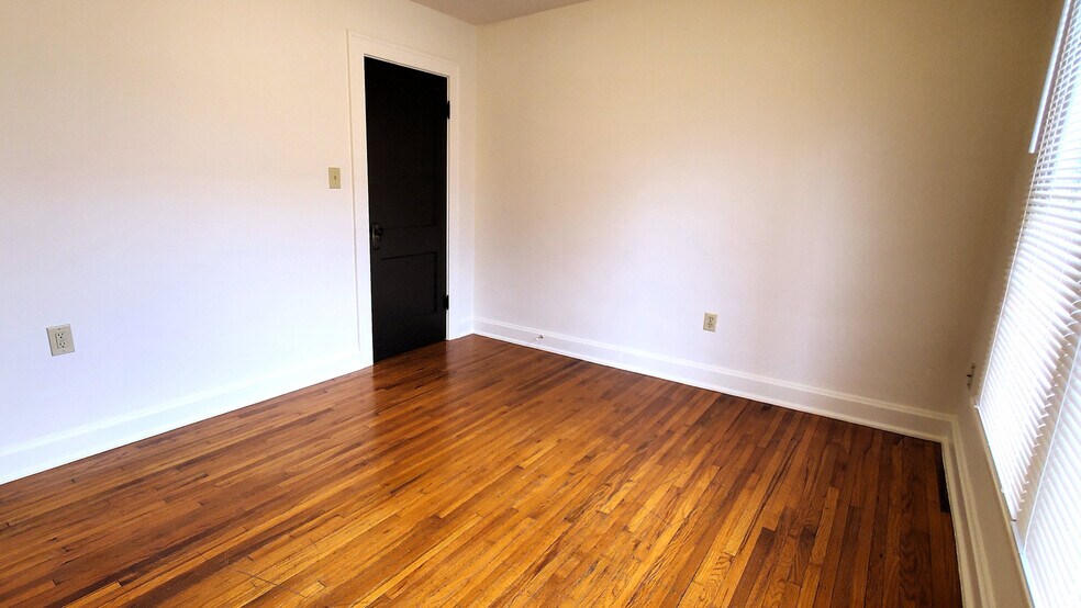 Building Photo - 115 W North Broadway St