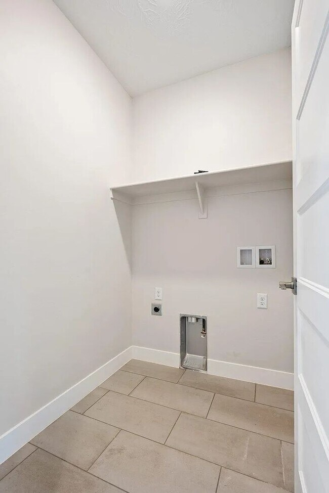 Building Photo - Brand New 3 Bedroom Townhome in Washington