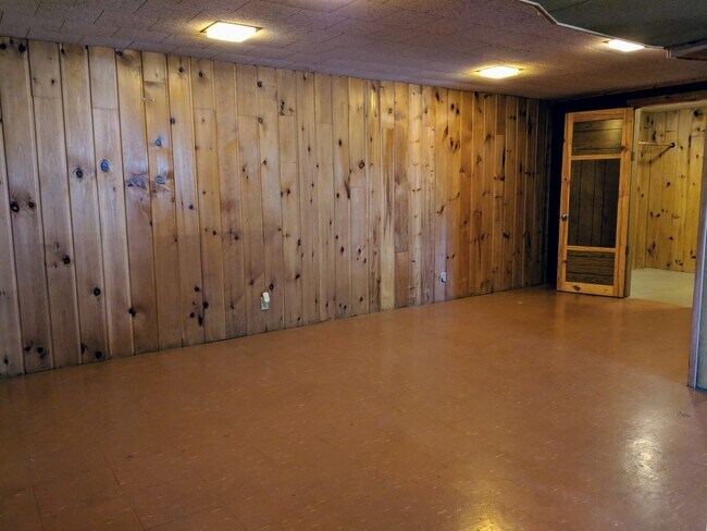 Building Photo - Spacious 3 Bed 2.5 Bath in Seatac