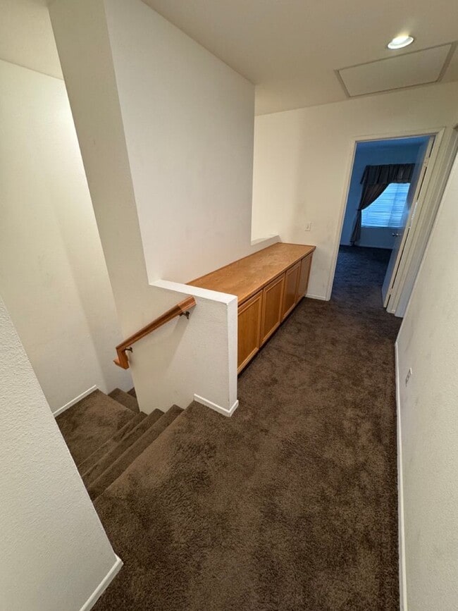 Building Photo - 3 Bedroom / 3 Bath Townhome Available Now! Chula Vista / San Miguel Ranch