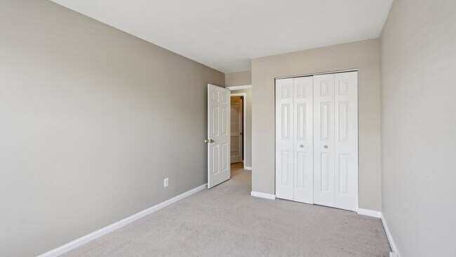 Building Photo - Discover the charm of this beautifully upd...