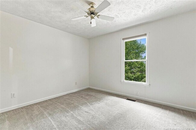 Building Photo - 709 Essex Ct