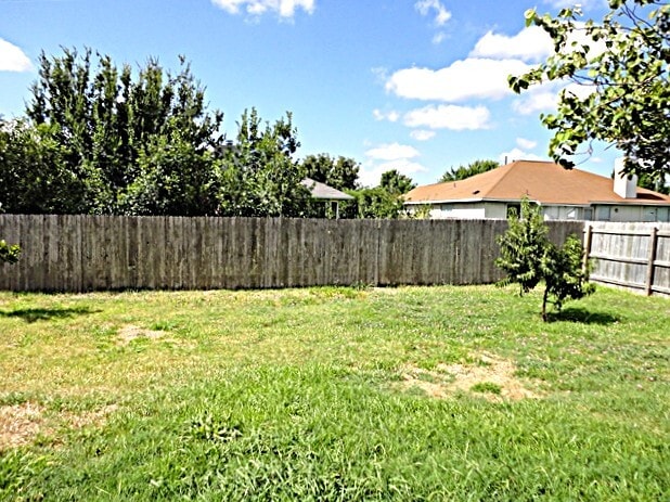 Building Photo - 102 Quail Cir
