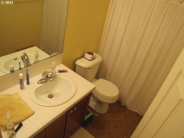 Upstairs full bath - 17139 SW Berkeley Ln